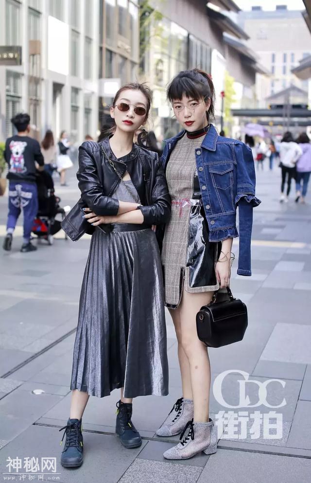 「成都街拍」与春光比美！成都太古里的靓丽春装大盘点-11.jpg