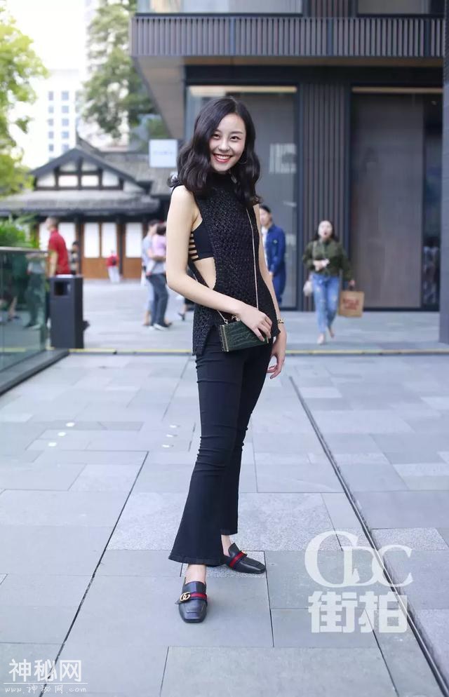 「成都街拍」与春光比美！成都太古里的靓丽春装大盘点-8.jpg