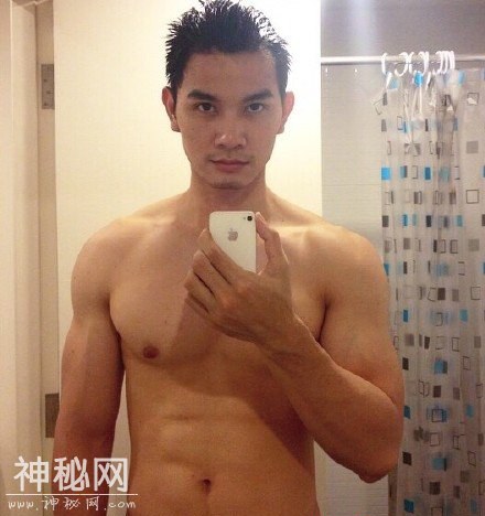 一个健壮的肌肉男帅哥的自拍照片-6.jpg