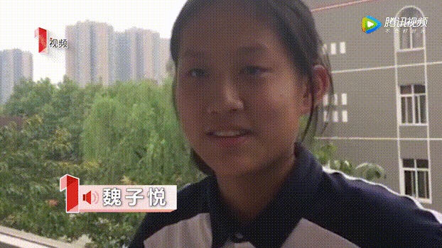 “最美”学生的这个动作，教我们做人！-6.jpg