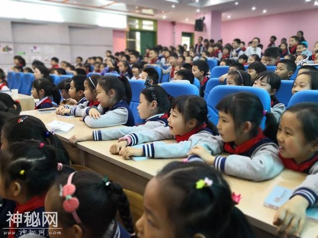 科普进校园 成师附小万科分校第十四届读书节在蓉举行-2.jpg
