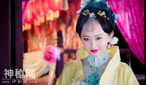 朱元璋对着喂猪的女子微笑，马皇后得知后，马上将此女带进宫中-5.jpg