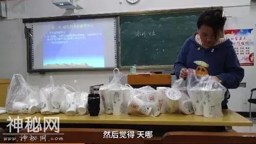 宿舍晚报|高校食堂推出2元烤扇贝，还有麻辣小龙虾……-3.jpg