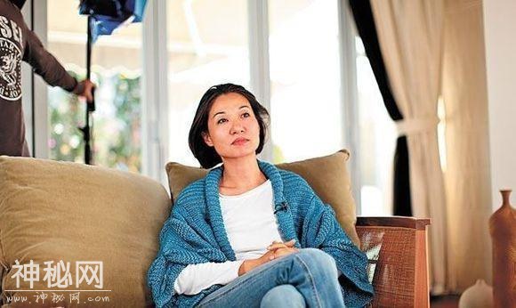 香港第一“鬼后”入戏太深患抑郁症，富豪老公散8亿家财陪其左右-9.jpg