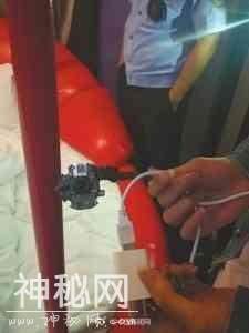 可怕！情侣主题酒店惊现摄像头，新婚夫妇入住疑被直播-3.jpg