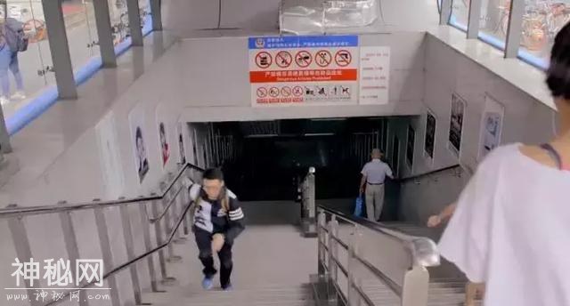 BBC的镜头下，中国最适合养老的城市里，老年生活让人羡慕-25.jpg