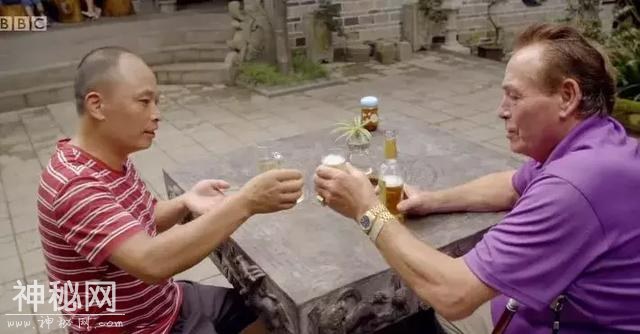 BBC的镜头下，中国最适合养老的城市里，老年生活让人羡慕-34.jpg