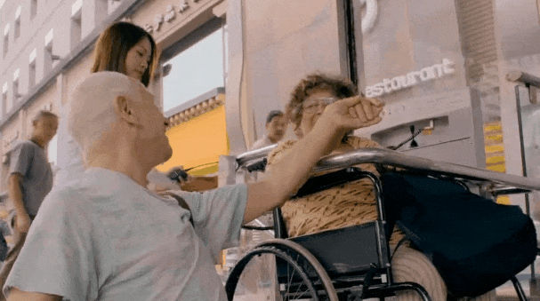 BBC的镜头下，中国最适合养老的城市里，老年生活让人羡慕-27.jpg