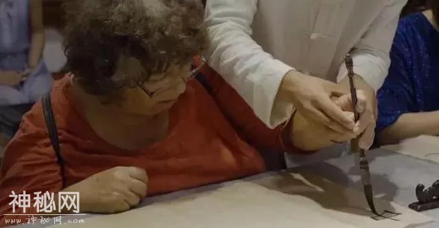 BBC的镜头下，中国最适合养老的城市里，老年生活让人羡慕-33.jpg