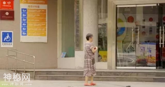 BBC的镜头下，中国最适合养老的城市里，老年生活让人羡慕-45.jpg