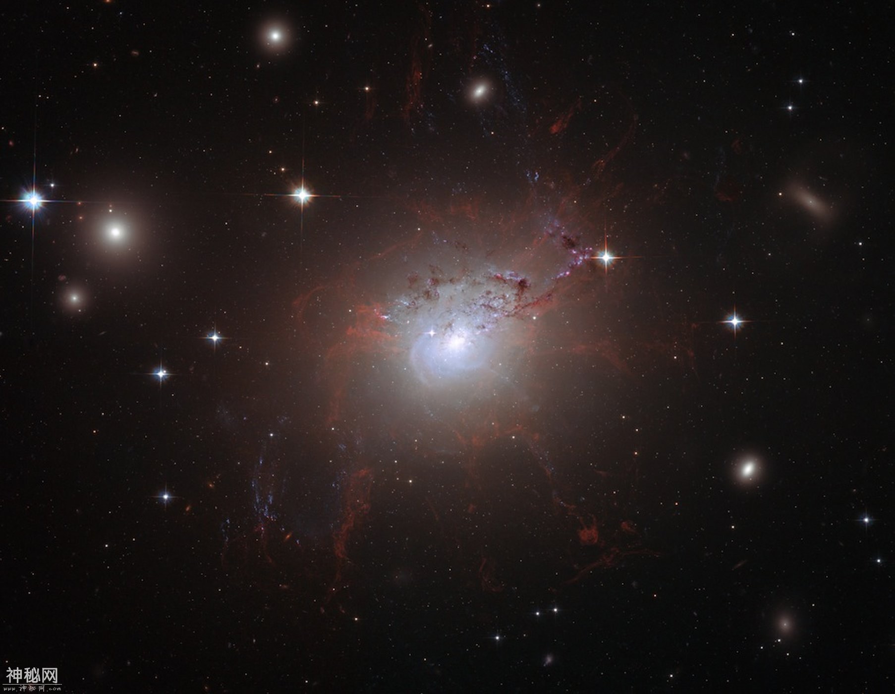 整个宇宙为你闪烁！感受哈勃望远镜眼中的灿烂星海-6.jpg