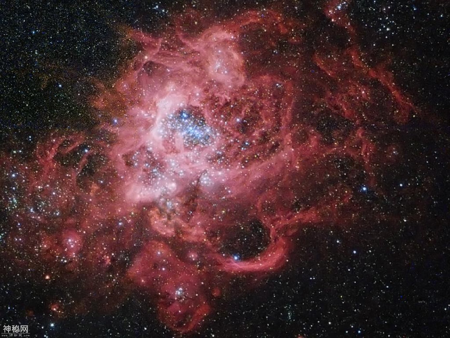 整个宇宙为你闪烁！感受哈勃望远镜眼中的灿烂星海-9.jpg