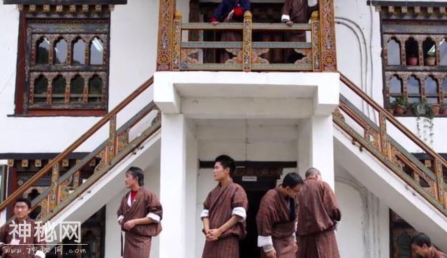无烟国家的特色风俗雷人眼球，带你走进不丹奇妙王国-1.jpg