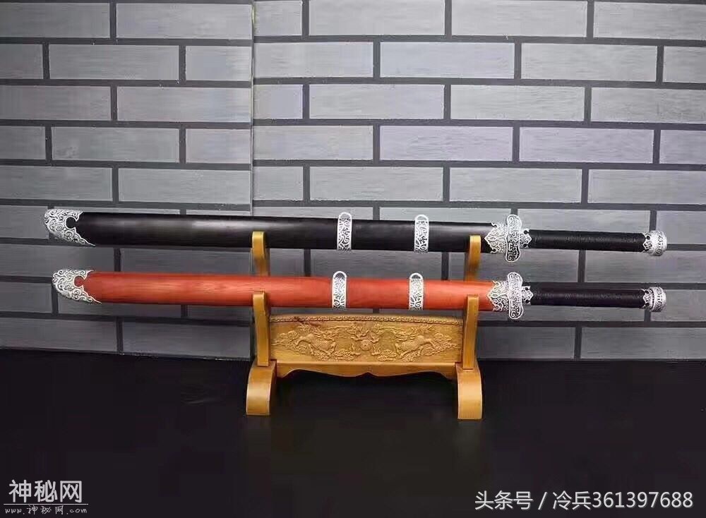 杨洋小哥【盗墓笔记】中张起灵使用的武器：屠城黑金!-2.jpg
