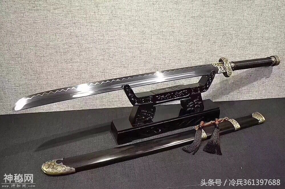 杨洋小哥【盗墓笔记】中张起灵使用的武器：屠城黑金!-6.jpg
