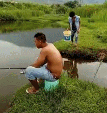 搞笑笑话：这么宽的马路是你家的，一会东一会西想往哪开就往哪开-5.jpg