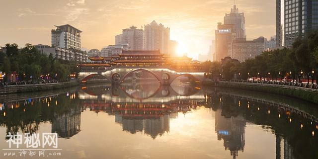 阅读新经济！新经济类图书走俏成都书店-2.jpg