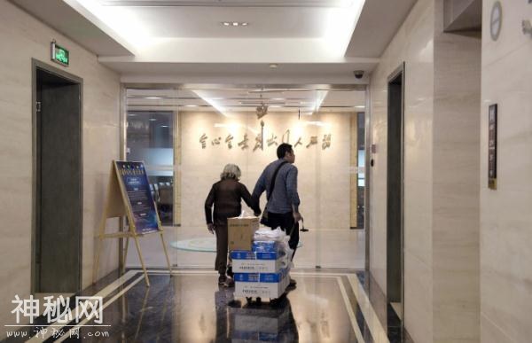 尽孝谋生两不误 53岁货郎驮92岁老母亲工作-4.jpg