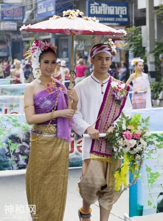 全球女性奇葩风俗盘点，你能接受第几个？-5.jpg