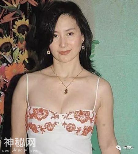 大太得怪病儿女丧命，三太四太争家产二太成赢家，这才叫豪门斗争-34.jpg