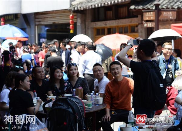 洪江市黔阳古城“三月三”民俗文化“燃”爆全城-10.jpg