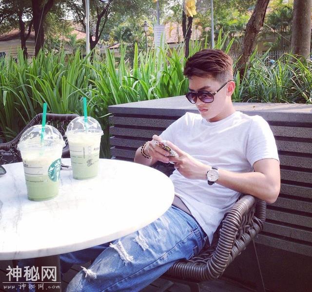 干净帅气的帅哥生活照-1.jpg