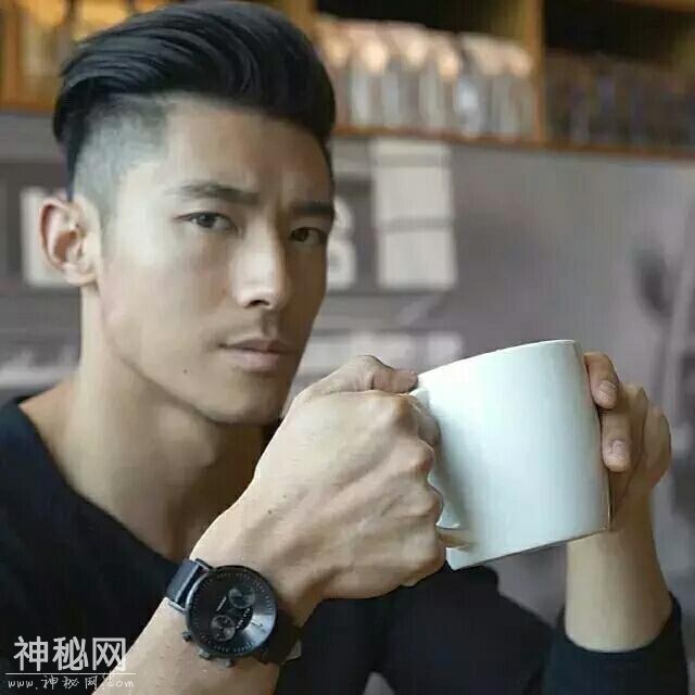左青龙右白虎，这个肌肉帅哥有点猛-9.jpg
