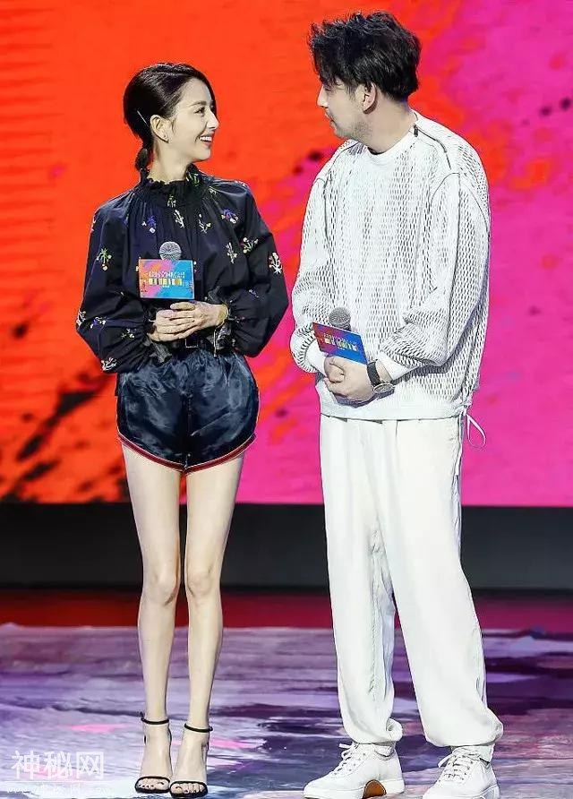 佟丽娅喂雷佳音吃包子，前夫哥表情很享受，但丫丫的身体却很圈粉-5.jpg