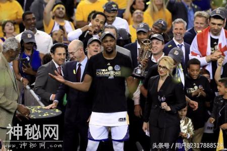 季后赛不发工资还容易受伤，为什么所有巨星都喜欢卖命去打？-3.jpg