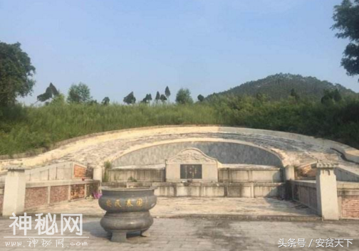 直击历史上3个大奸臣的墓地，蔡京坟墓千年后还有后人祭拜-4.jpg
