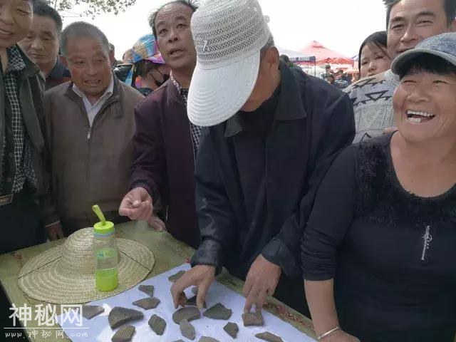 山东菏泽青丘考古队向村民开放考古现场！讲解出土文物！-5.jpg