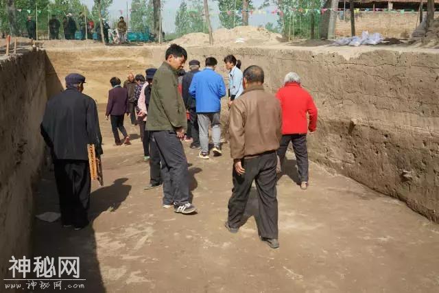 山东菏泽青丘考古队向村民开放考古现场！讲解出土文物！-12.jpg