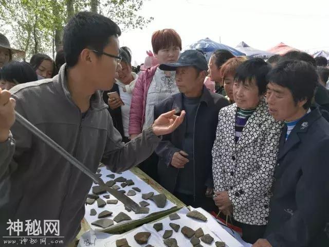 山东菏泽青丘考古队向村民开放考古现场！讲解出土文物！-7.jpg