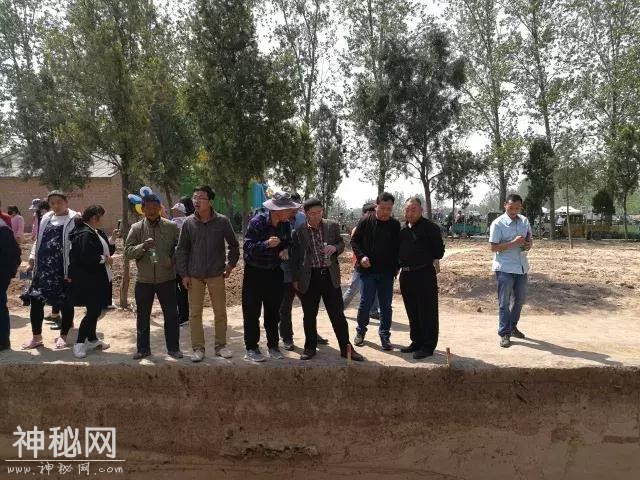山东菏泽青丘考古队向村民开放考古现场！讲解出土文物！-14.jpg