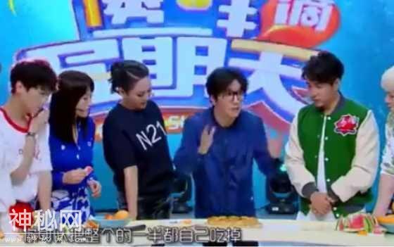 薛之谦教你如何偷偷吃东西不被别人发现！-2.jpg