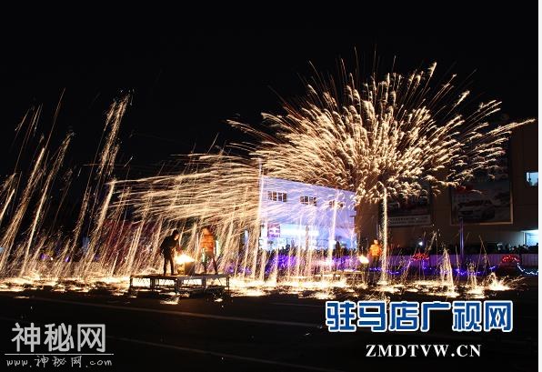 浙江国际商城第三届民俗文化节打铁花节目精彩上演-2.jpg