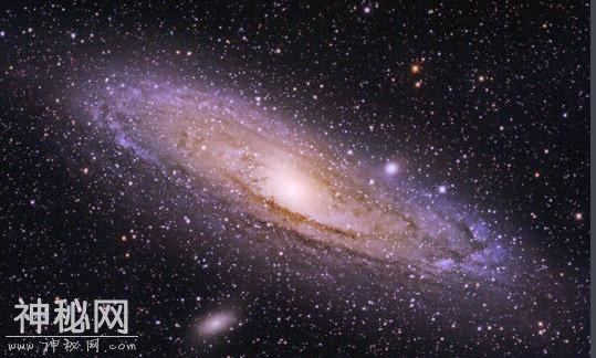 宇宙的两大”主宰“黑洞与类星体！-4.jpg