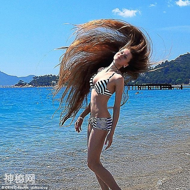 俄罗斯美女14年未剪头发 垂到脚踝-1.jpg