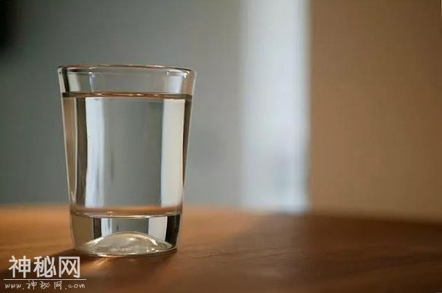 「健康」“晨起一杯淡盐水”的真相！爱养生的人还在傻傻坚持-5.jpg