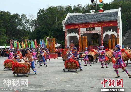 广西举办布洛陀民俗文化旅游节 壮乡风情吸引游客-1.jpg