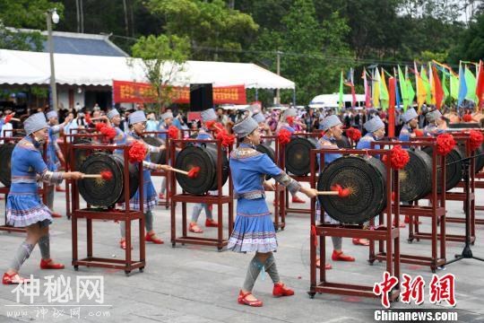 广西举办布洛陀民俗文化旅游节 壮乡风情吸引游客-2.jpg