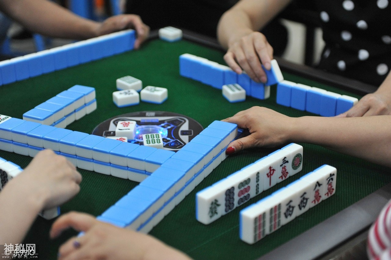 4个人在打麻将，为什么警察来了，却带走了5个人？-1.jpg
