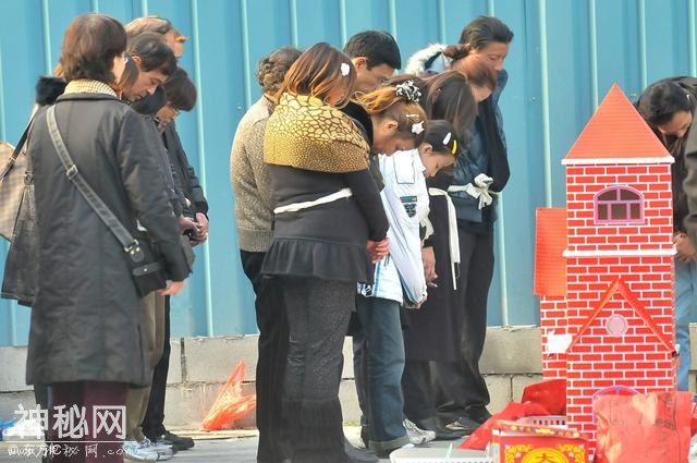 农村丧葬“烧库”的风俗，“五七不吃家中饭”有何讲究？-3.jpg