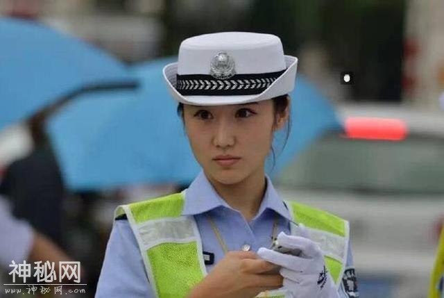 一字马拳击美女主持陕西美女交警领衔走红网络的美女-4.jpg