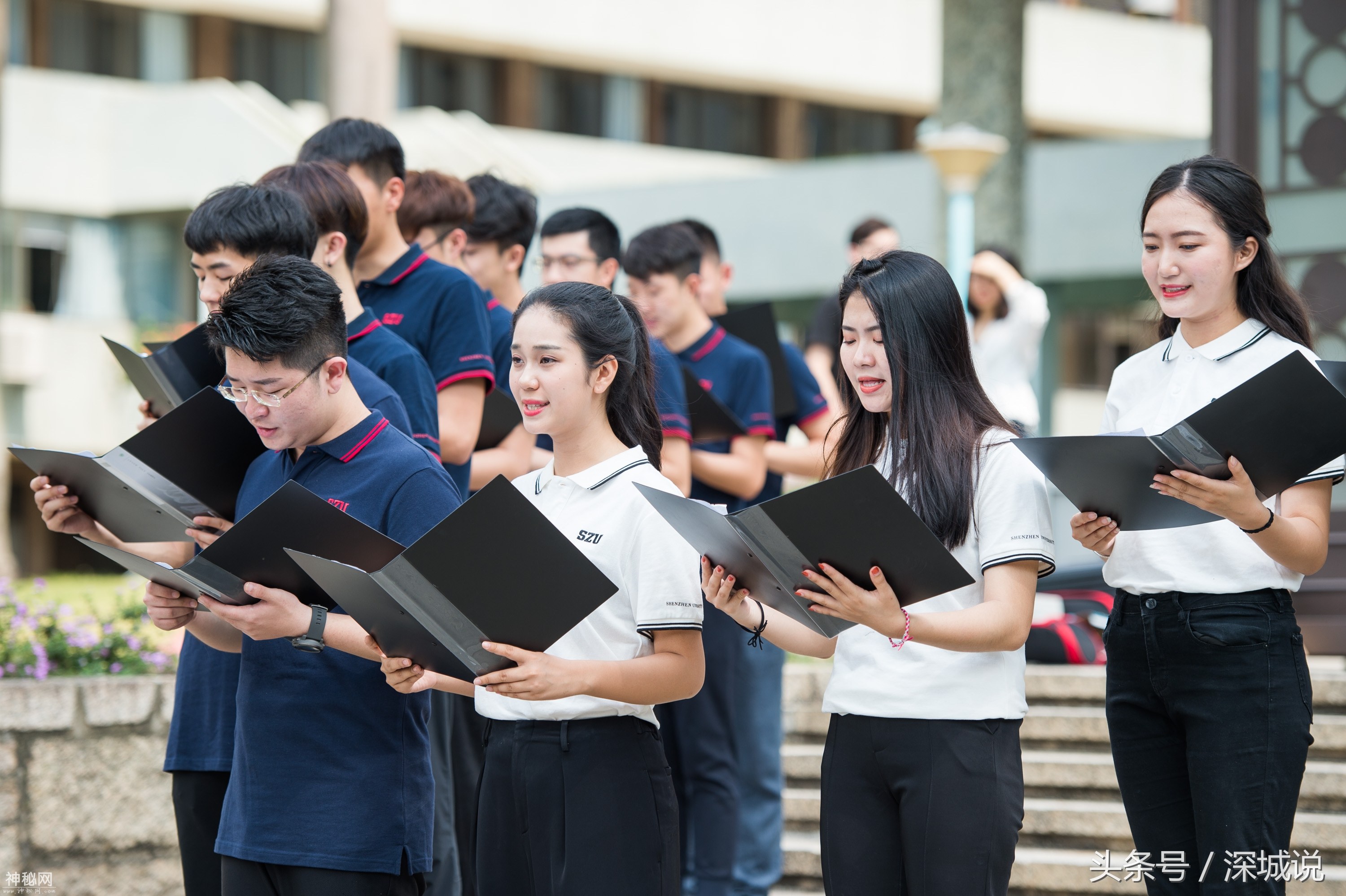 用朗读向情怀致敬！“朗读亭”首次入驻深圳大学，增添人文气息-1.jpg