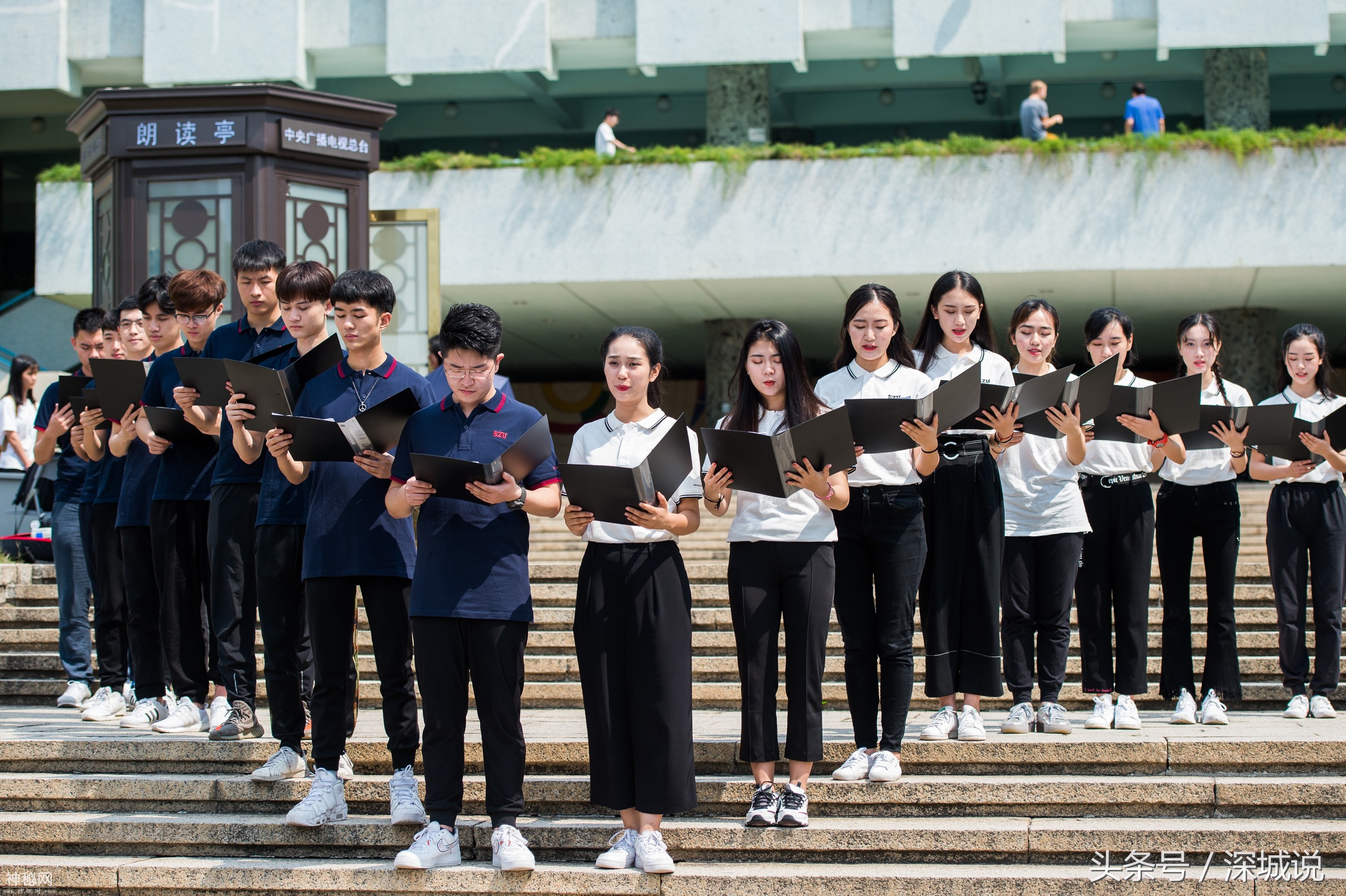 用朗读向情怀致敬！“朗读亭”首次入驻深圳大学，增添人文气息-4.jpg