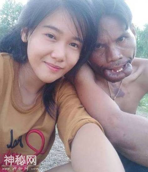 美女与“丑男”结婚大秀恩爱，前夫称：她改嫁是为了钱-2.jpg