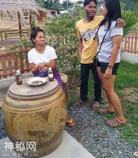 美女与“丑男”结婚大秀恩爱，前夫称：她改嫁是为了钱-5.jpg