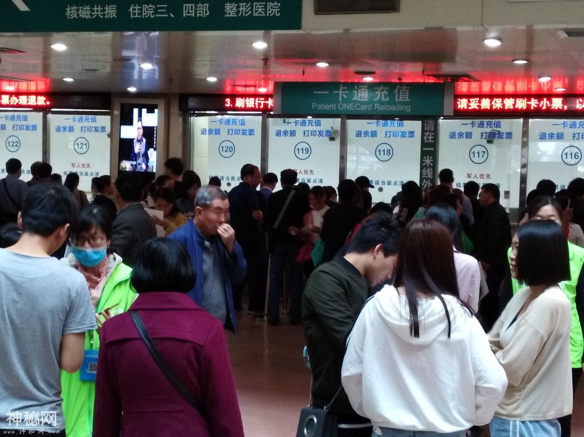 图虫人文摄影：五一节前西京医院人满为患-4.jpg