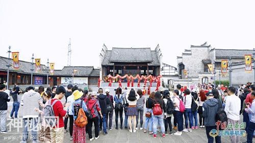 龙虎山上清镇民俗表演赢得记者喝彩-2.jpg